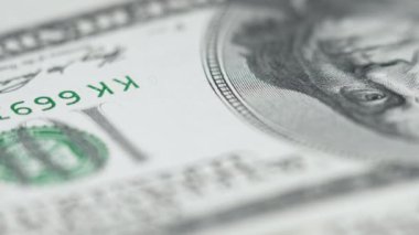 Amerikan para birimine yakın çekim - 100 dolarlık banknotlar