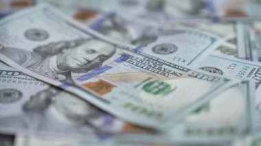 Amerikan para birimine yakın çekim - 100 dolarlık banknotlar