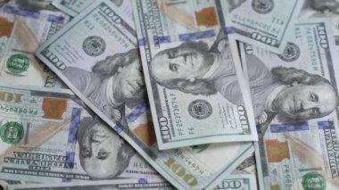 Amerikan para birimine yakın çekim - 100 dolarlık banknotlar
