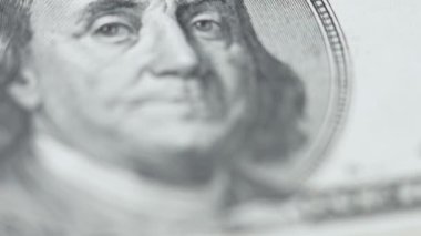 Amerikan para birimine yakın çekim - 100 dolarlık banknotlar