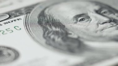 Amerikan para birimine yakın çekim - 100 dolarlık banknotlar