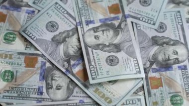 Amerikan para birimine yakın çekim - 100 dolarlık banknotlar