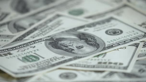 美元钞票的近距离调查 100美元钞票 — 图库视频影像