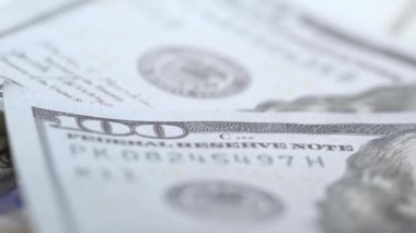 Amerikan para birimine yakın çekim - 100 dolarlık banknotlar
