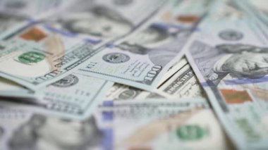 Amerikan para birimine yakın çekim - 100 dolarlık banknotlar