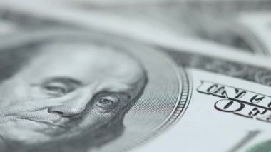 Amerikan para birimine yakın çekim - 100 dolarlık banknotlar