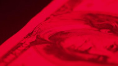 Amerikan para birimine yakın çekim - 100 dolarlık banknotlar