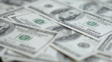 Amerikan para birimine yakın çekim - 100 dolarlık banknotlar