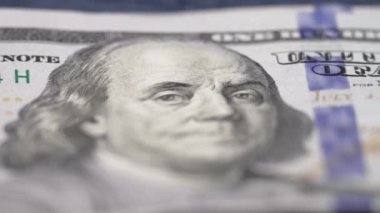 Amerikan para birimine yakın çekim - 100 dolarlık banknotlar