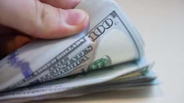 Para - 100 dolarlık Amerikan para birimi