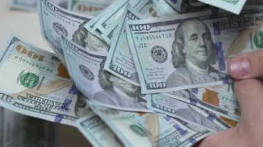 Para - 100 dolarlık Amerikan para birimi
