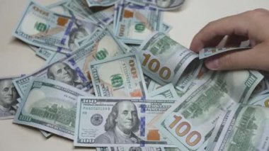 Para - 100 dolarlık Amerikan para birimi