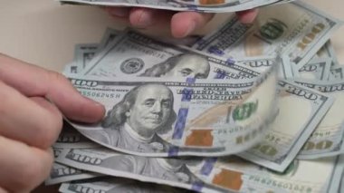 Para - 100 dolarlık Amerikan para birimi