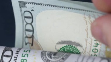 Nakit - 100 dolarlık banknotlar halinde Amerikan doları