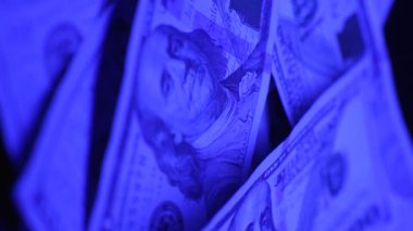 Paranın dikey videosu - Amerikan doları