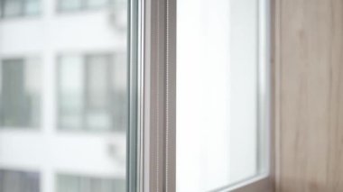 Güzel baştan çıkarıcı seksi iç çamaşırlı kadın, ağır çekimde