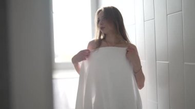 Çekici seksi iç çamaşırlı çekici kız.