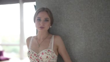 Güzel seksi iç çamaşırlı, erotik bir kadın.