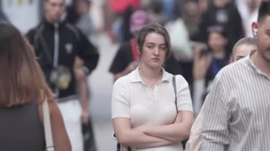 KYIV, UKRAINE 25 Ağustos 2024: Yazın Ukrayna 'nın başkenti Kyiv' de kalabalık