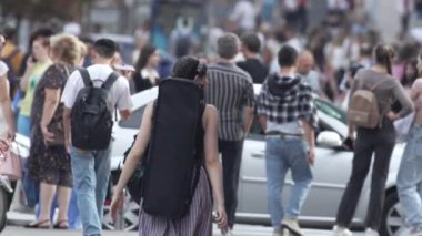 KYIV, UKRAINE 25 Ağustos 2024: Yazın Ukrayna 'nın başkenti Kyiv' de kalabalık