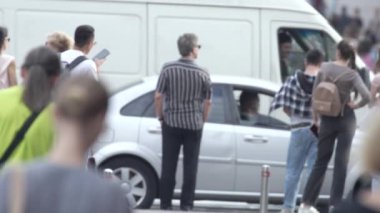 KYIV, UKRAINE 25 Ağustos 2024: Yazın Ukrayna 'nın başkenti Kyiv' de kalabalık