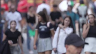 KYIV, UKRAINE 25 Ağustos 2024: Yazın Ukrayna 'nın başkenti Kyiv' de kalabalık