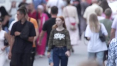 KYIV, UKRAINE - 25 Ağustos 2024: Ukrayna 'nın başkenti Kyiv' deki insanlar