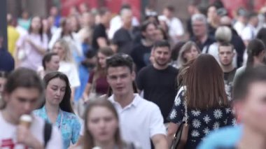 KYIV, UKRAINE - 25 Ağustos 2024: Ukrayna 'nın başkenti Kyiv' deki insanlar