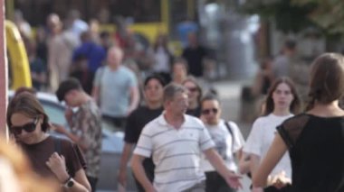 KYIV, UKRAINE - 25 Ağustos 2024: Ukrayna 'nın başkenti Kyiv' deki insanlar