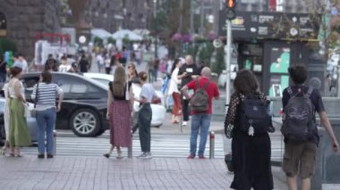 KYIV, UKRAINE - 25 Ağustos 2024: Ukrayna 'nın başkenti Kyiv' deki insanlar