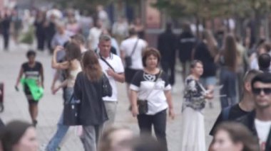 KYIV, UKRAINE - 25 Ağustos 2024: Ukrayna 'nın başkenti Kyiv' deki insanlar