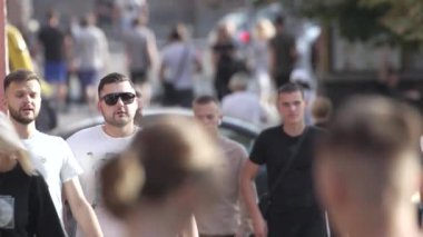 KYIV, UKRAINE - 25 Ağustos 2024: Ukrayna 'nın başkenti Kyiv' deki insanlar