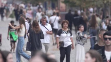 KYIV, UKRAINE - 25 Ağustos 2024: Ukrayna 'nın başkenti Kyiv' deki insanlar