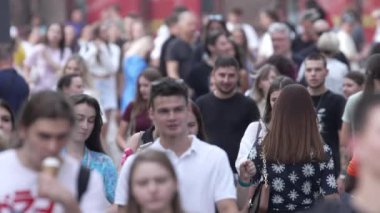 KYIV, UKRAINE - 25 Ağustos 2024: Ukrayna 'nın başkenti Kyiv' deki insanlar