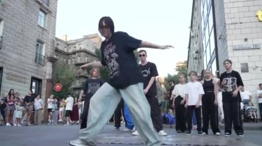 KYIV, UKRAINE ECTOBER 13, 2024: Ukrayna, Kyiv 'de sokak kavgası