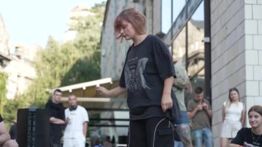 KYIV, UKRAINE ECTOBER 13, 2024: Ukrayna, Kyiv 'de sokak kavgası