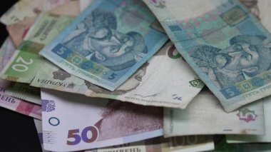 Ukrayna para biriminin dikey videosu - Hryvnia