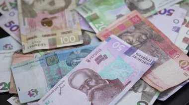 Ukrayna para biriminin dikey videosu - Hryvnia