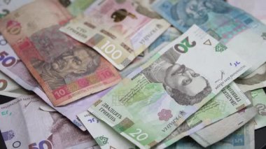 Ukrayna para biriminin dikey videosu - Hryvnia