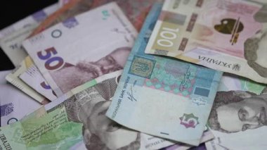 Ukrayna para biriminin dikey videosu - Hryvnia