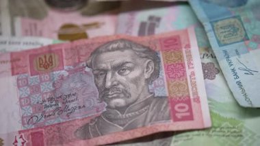 Ukrayna para biriminin dikey videosu - Hryvnia