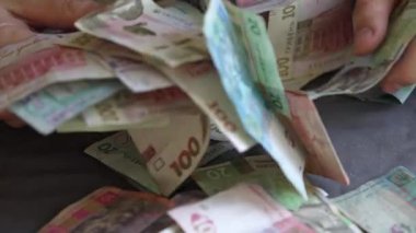 Ukrayna para biriminin dikey videosu - Hryvnia