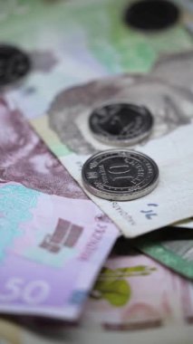 Ukrayna para biriminin dikey videosu - Hryvnia