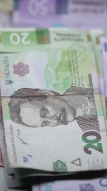 Ukrayna para biriminin dikey videosu - Hryvnia
