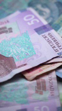 Ukrayna para biriminin dikey videosu - Hryvnia