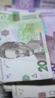 Ukrayna para biriminin dikey videosu - Hryvnia
