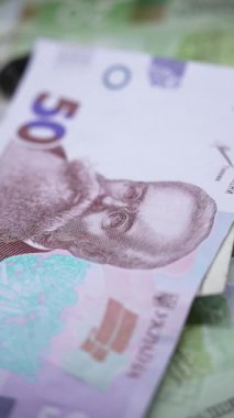 Ukrayna para biriminin dikey videosu - Hryvnia