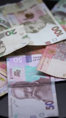 Ukrayna para biriminin dikey videosu - Hryvnia