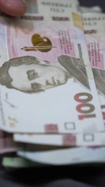 Ukrayna para birimi Hryvnia 'nın dikey videosu