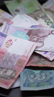 Ukrayna para birimi Hryvnia 'nın dikey videosu
